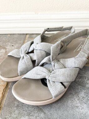 Clarks Cloudsteppers Sandals Womens 11 Gray Bow Comfort Slingback